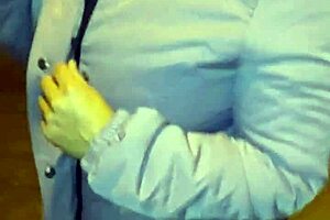 Acosando a madura venezolana culona en las calles de lima con hilo rojo parte 2, flashing big natural tits like a street whore.