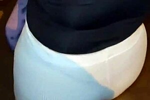 Acosando a madura venezolana culona en las calles de lima con hilo rojo parte 2, flashing big natural tits like a street whore.