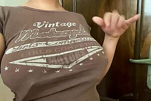 cute young 18+ spanish teen 18+ slut hard fucking and squirting at beach