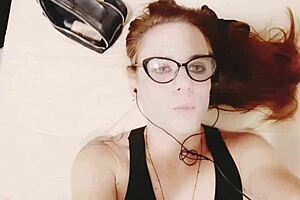 Nikkabunny, the trans beauty, cums deliciously solo