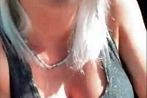 wow, this amazin blonde fingered herself in a car, so hot!!