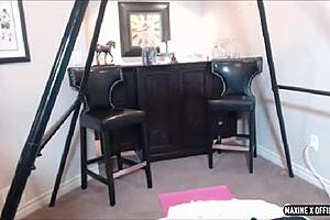 Maxine Spreads Her Bubble Ass To Dildo Fuck Herself In Webcam Show