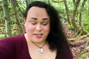 missalinapaige trades cards in non-porn video