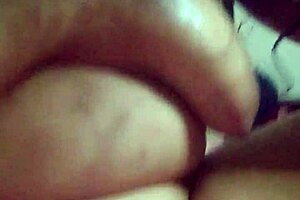 exibindo e tocando minha buceta cheia de tesão