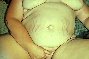 Eating pussy to taste her juice