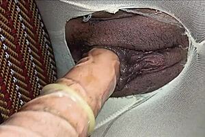 น้ำเงี่ยนของเธอเอาให้สอยแหย่เข้าไปได้ทั้งสอง