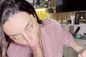 i give my roommate a blowjob, luiza marcato and leo santos