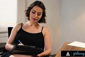 Sexy Undercover Agent Bangs Hot Boss to Protect Secret Identity