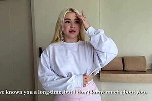 College girl visits classmate's house and offers herself for intimate encounter