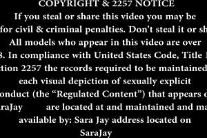 Carmen Valentina dives into that pussy with shoes on 😘