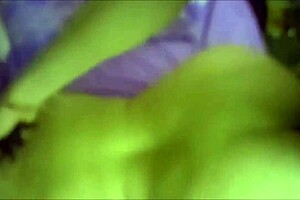 Angie madura infiel se escapa a buscar pija y ofrece el culo a los gritos como no hace en su casa recibiendo una firme cogida entre gritos de placer y dolor con el trato que merece una puta infiel