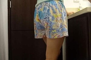 Hidden Camera Catches Venezuelan Nurse Milet Peeing