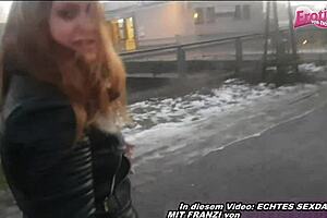 deutsche schlampe pisst öffentlich in die handtasche