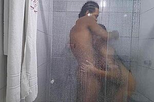 I dragged the gringa from the club to eat her pussy in the shower, first time homemade