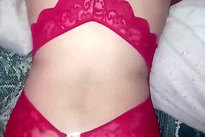 Lencería Roja Llena De Leche