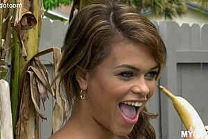 Pussy goes bananas from that blowjob missionary riding facial!