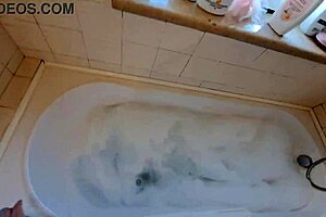 Latina wife calls handyman to fix hot tub