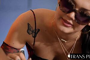 pretty shemale daisy taylor