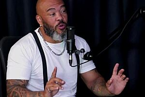 sweet karolzinha was a model giving tips to women and chatting with her mom about selling content