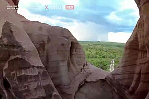 essa novinha sabe o que fazer com essa rola gigante, doggystyle com big ass