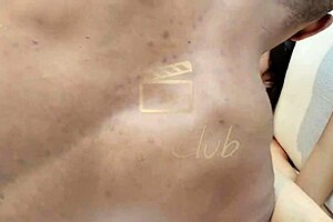 Casada de 18 novinha pede pra o cunhado arrumar a tv - a rola t�o grande e grossa arrebentando essa ninfeta o marido corno adorou receber ela toda arrombada pelo cunhado