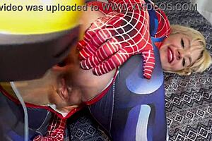 Wolverine and mulher aranha get wild without folds to go home