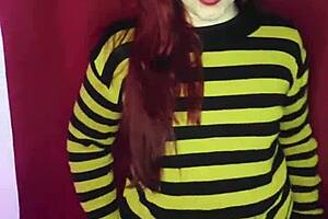 tu hermanastra se calienta con tus nudes y va por vos con el plug