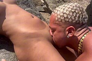 Lost phone leaks sex videos on Recreio beach?