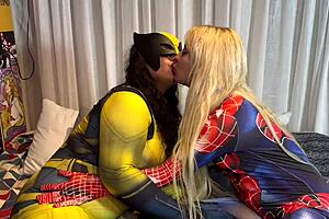 Wolverine and mulher aranha get wild without folds to go home