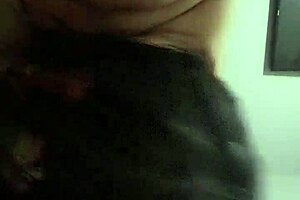 My neighbor's guarra sucked my dick and asked for milk