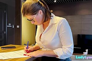 lady lyne tells you to jerk off to her curvy body