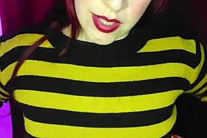 tu hermanastra se calienta con tus nudes y va por vos con el plug