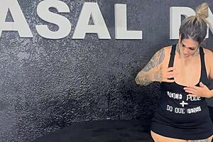 man, i’m straight but my friend i didn’t know was lesbian ate me out and i couldn’t resist cumming