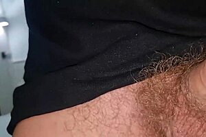 arrapato sega un cazzo enorme sborrata e gemiti - un grosso pisello da succhiare