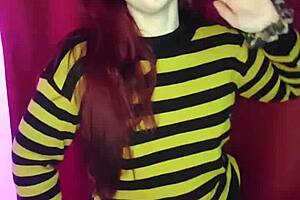 tu hermanastra se calienta con tus nudes y va por vos con el plug