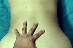 me da duro de perrito hasta que se viene en mis nalgas