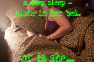 oh wow, this milf masturbates with a monster alien inflatable toy and squirts everywhere 😍💦