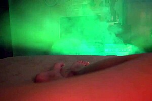 oh wow, this milf masturbates with a monster alien inflatable toy and squirts everywhere 😍💦