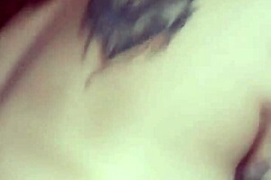 Meu Marido Deixou O Amigo Dele Chupa Os Meus Peitos Enquanto Ele Fode A Minha Buceta