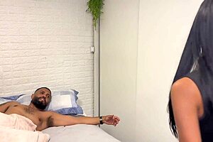 Young Amateur Girl Gets Face Sitting and Squirting Action