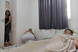 parte 2 virgem inocente aprende como romba um cu tiffany montavani ninfomaníaca ensinou como fude um cu sua amiguinha ficou espiando e masturbando tiff