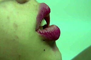 shary shows how to masturbate and get cum from pussy