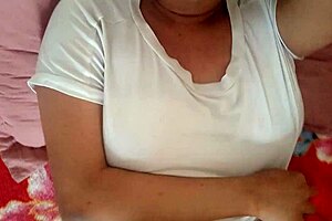 que alguien me desbarate mi coño estrecho mientras tanto me masturbo sólita real casero amateur