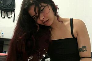 fascinante latina hermanastra trabaja su coño y garganta