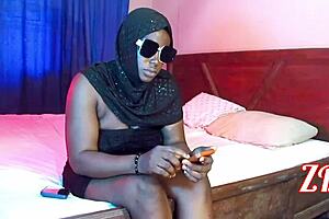 first lesbian encounter with queen roxy 😍