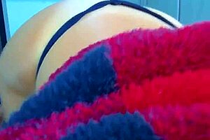 college girls rub to orgasm on the desk with partner