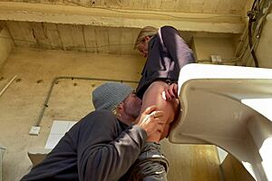 hot wife neighbor eat pussy in washing machine room