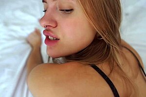 this amateur babe in the hotel deserved that creampie for being so tight