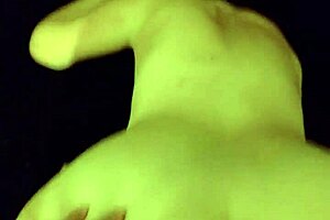 i can't believe i'm embarazando this milf with my creampie, it's so hot!