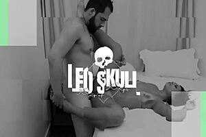 ela não sucega sem antes tomar sua leitada matinal